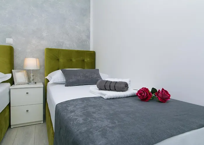 Noemi * מאקרסקה