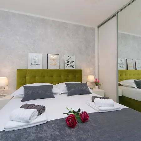Noemi Apartment